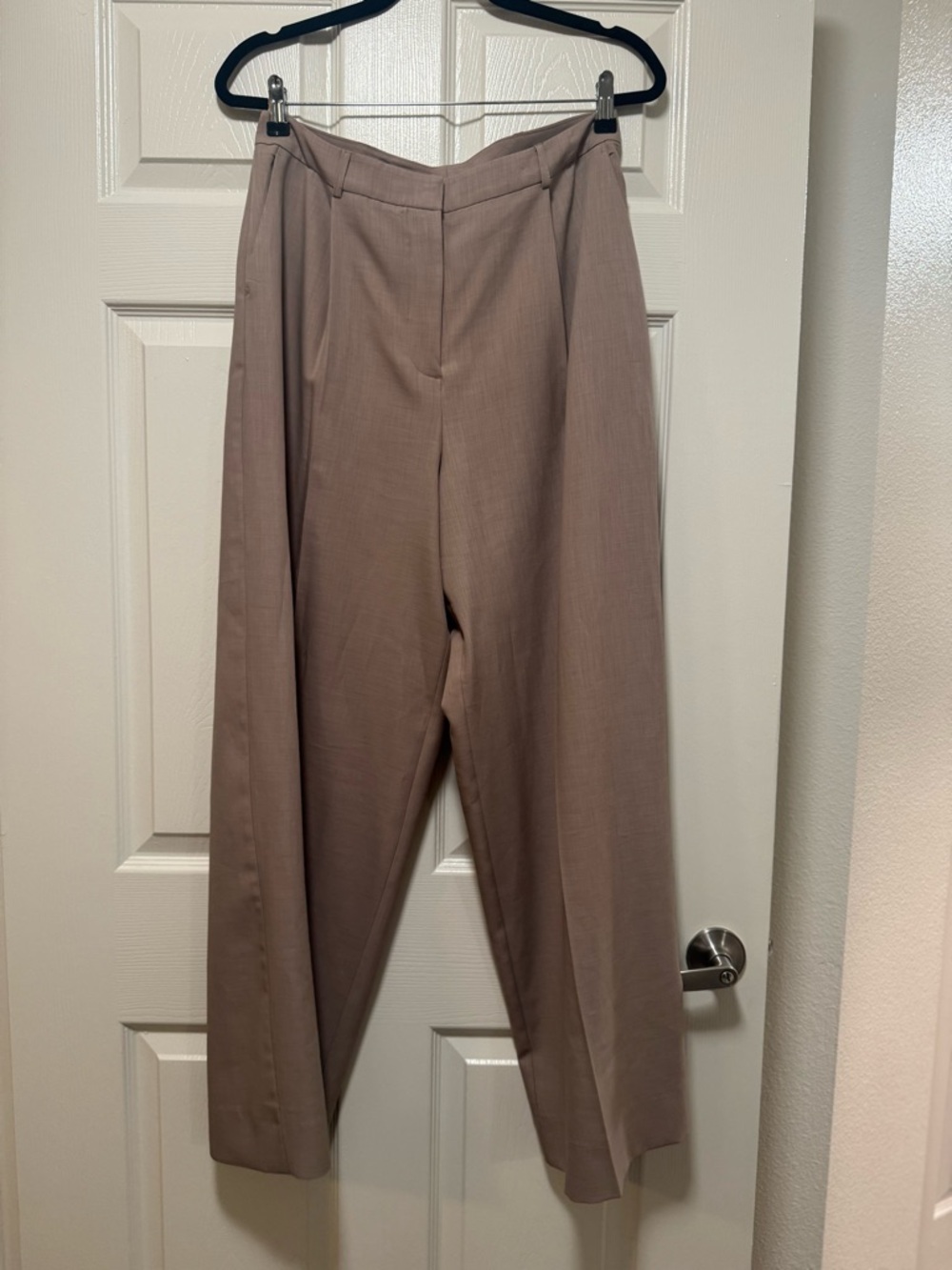 H&M Classic Wide-Leg Trousers in Light Taupe - Women - Picture 6 of 16